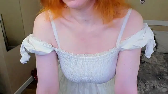 Snapshot of FoxySophia chatting on June 13, 1:53 pm FoxySophia online show from June 13, 1:53 pm