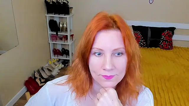 Snapshot of FoxySophia chatting on July 4, 8:37 pm FoxySophia online show from July 4, 8:37 pm