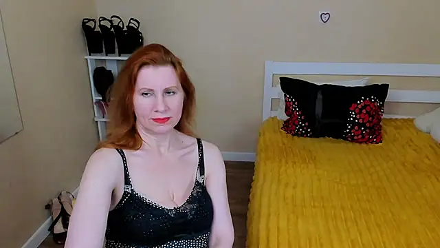 Snapshot of FoxySophia chatting on July 20, 10:39 am FoxySophia online show from July 20, 10:39 am