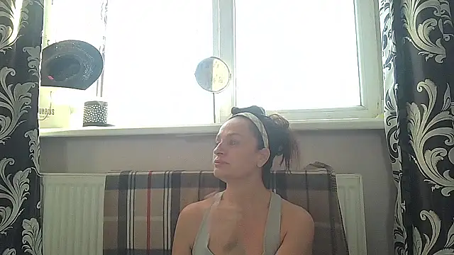 LindaStarS online show from April 28, 4:23 pm