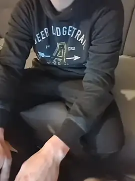 Snapshot of ShyGuyWannaTry chatting on November 11, 11:05 pm ShyGuyWannaTry online show from November 11, 11:05 pm