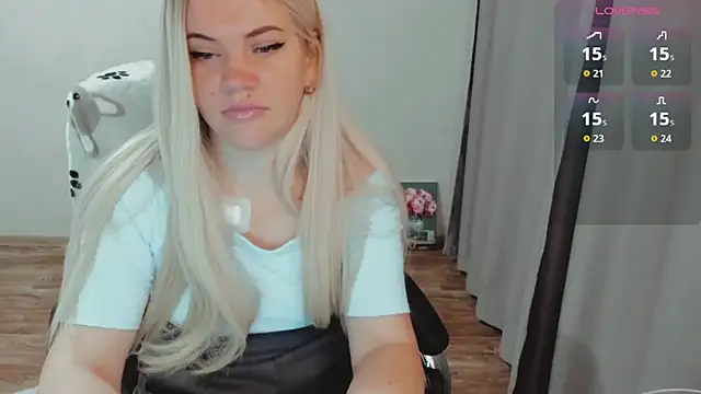 Snapshot of AllAboutLoveXx chatting on November 6, 6:25 am AllAboutLoveXx online show from November 6, 6:25 am