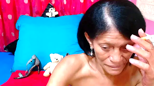 Snapshot of SLUTTYROXY chatting on January 26, 6:07 am SLUTTYROXY online show from January 26, 6:07 am