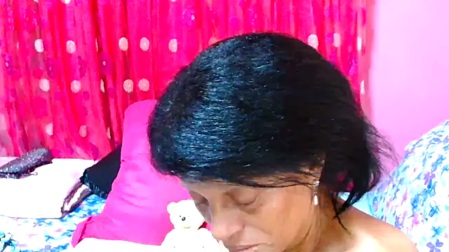 Snapshot of SLUTTYROXY chatting on February 2, 9:13 pm SLUTTYROXY online show from February 2, 9:13 pm