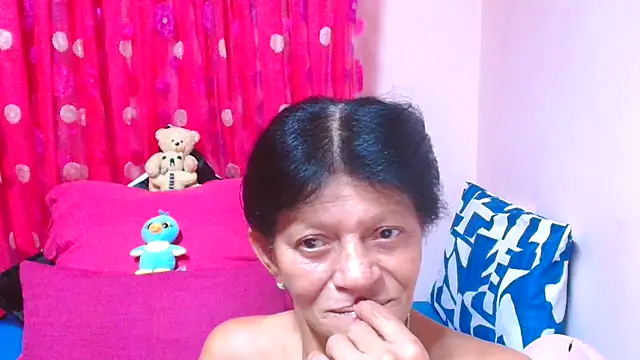 SLUTTYROXY online show from March 5, 6:04 pm