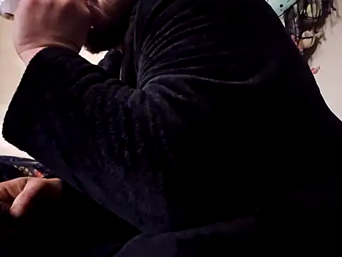 Snapshot of UncutHammer69 chatting on January 10, 8:43 pm UncutHammer69 online show from January 10, 8:43 pm