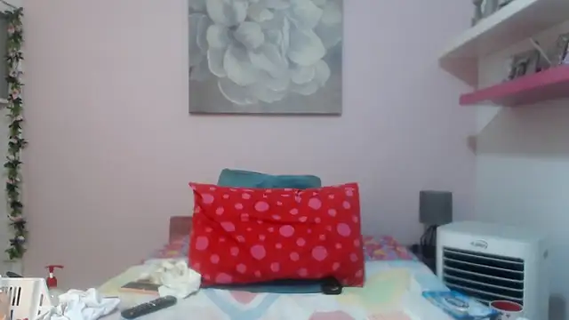 CindyCrawford online show from December 4, 3:49 am