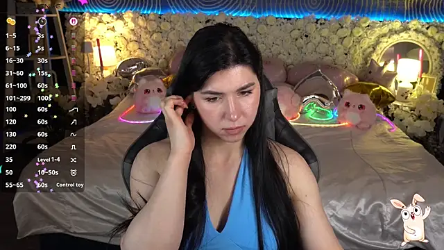 Snapshot of EmilyCandyy chatting on May 12, 6:10 am EmilyCandyy online show from May 12, 6:10 am