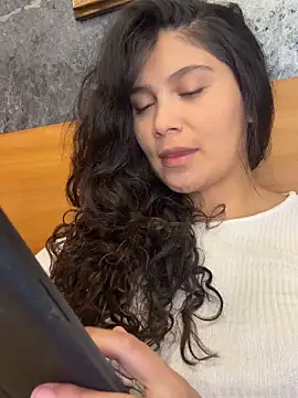 Snapshot of kinky_mila@xh chatting on June 16, 1:52 am kinky milaxh online show from June 16, 1:52 am
