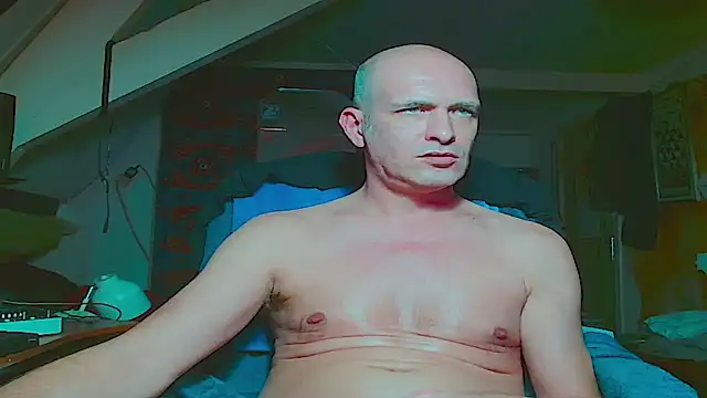 Snapshot of maxhard77 chatting on November 15, 10:59 pm maxhard77 online show from November 15, 10:59 pm