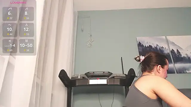 Snapshot of MilaniaCute chatting on February 16, 4:03 pm MilaniaCute online show from February 16, 4:03 pm