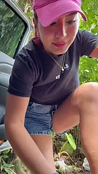 Snapshot of LINDA_PATTY94 chatting on June 2, 4:09 pm LINDA PATTY94 online show from June 2, 4:09 pm