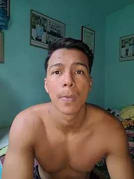 Snapshot of morenito420 chatting on August 6, 8:44 pm morenito420 online show from August 6, 8:44 pm