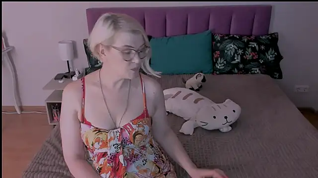 sabrinamacmarren online show from February 7, 4:24 pm