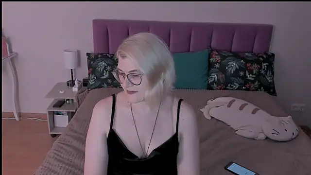 sabrinamacmarren online show from February 13, 7:52 pm