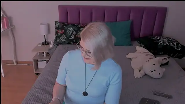 sabrinamacmarren online show from March 8, 7:53 pm