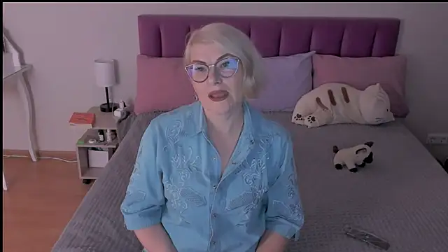 sabrinamacmarren online show from March 13, 5:28 pm