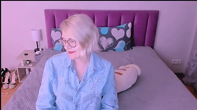 sabrinamacmarren online show from September 8, 5:12 pm