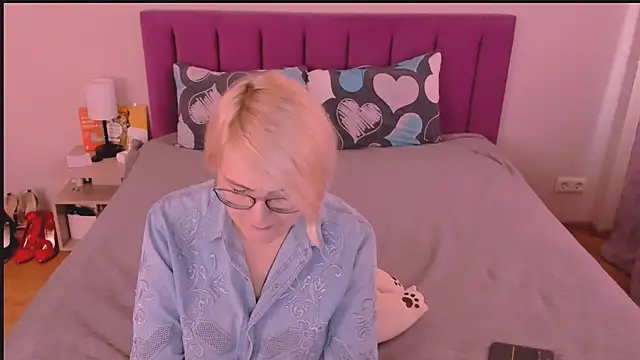 sabrinamacmarren online show from October 19, 1:23 pm