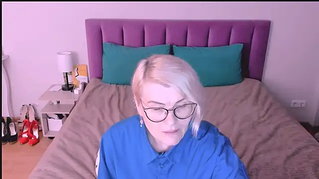 sabrinamacmarren online show from October 24, 8:38 pm