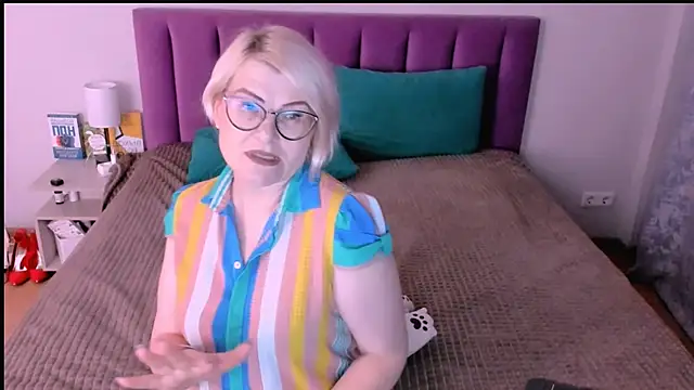 sabrinamacmarren online show from November 12, 1:55 pm