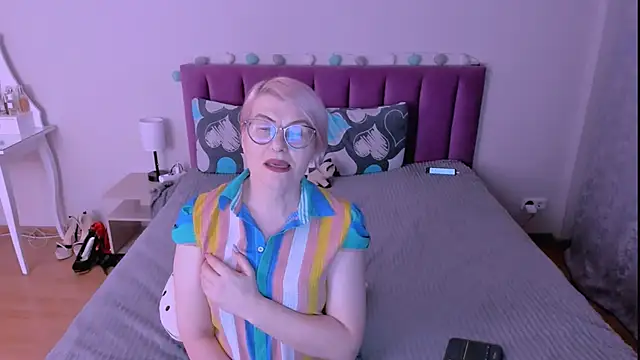 sabrinamacmarren online show from February 13, 4:36 pm