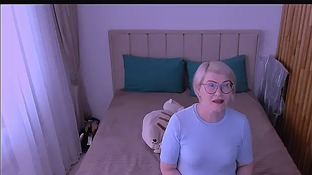 sabrinamacmarren online show from April 25, 1:41 pm