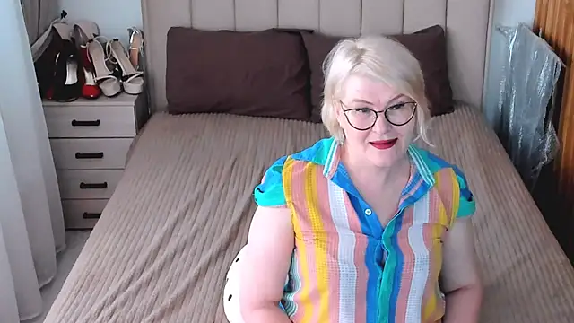 Snapshot of sabrinamacmarren chatting on July 10, 3:14 pm sabrinamacmarren online show from July 10, 3:14 pm