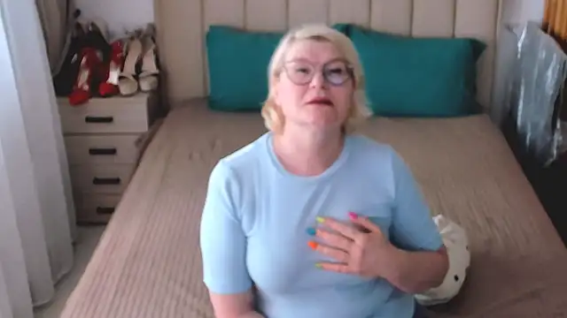Snapshot of sabrinamacmarren chatting on August 1, 1:43 pm sabrinamacmarren online show from August 1, 1:43 pm
