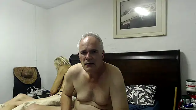 Snapshot of DrPenaltyXX chatting on December 17, 1:07 am DrPenaltyXX online show from December 17, 1:07 am