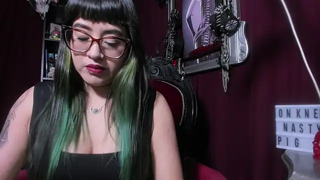 Snapshot of MeGoddesSara chatting on July 3, 9:32 pm MeGoddesSara online show from July 3, 9:32 pm