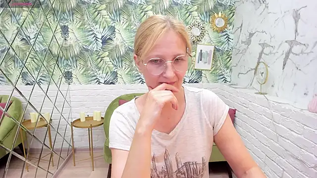 Paris Cherry online show from September 16, 8:21 pm