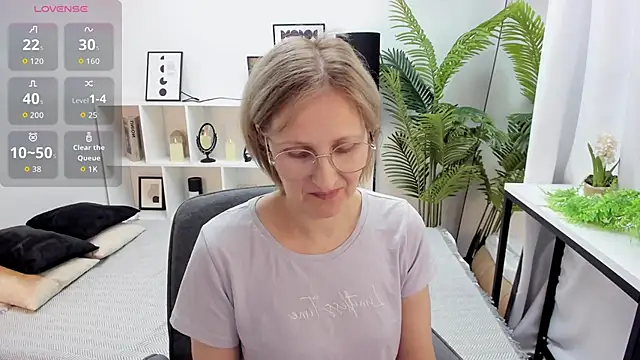 Paris Cherry online show from September 22, 7:49 pm