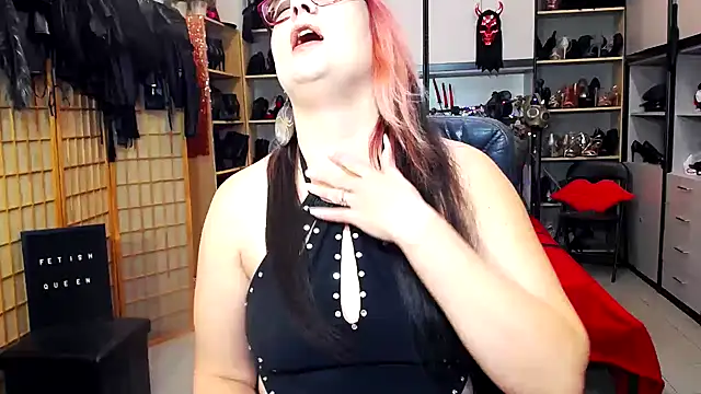 Snapshot of LindaDaemonX chatting on November 10, 7:29 am LindaDaemonX online show from November 10, 7:29 am