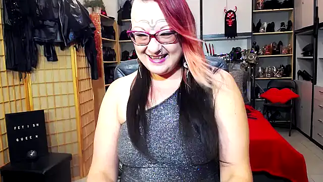 Snapshot of LindaDaemonX chatting on November 23, 8:14 am LindaDaemonX online show from November 23, 8:14 am