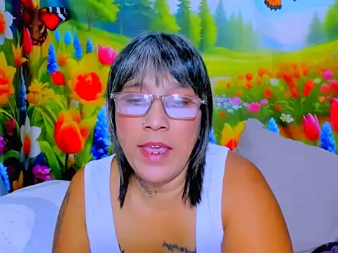 Snapshot of indianroxy chatting on June 6, 5:01 am indianroxy online show from June 6, 5:01 am