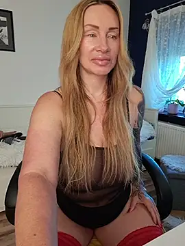 Snapshot of missjenn_x chatting on May 20, 4:18 am missjenn x online show from May 20, 4:18 am