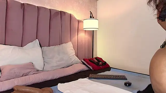 HallyBans online show from February 7, 1:48 pm