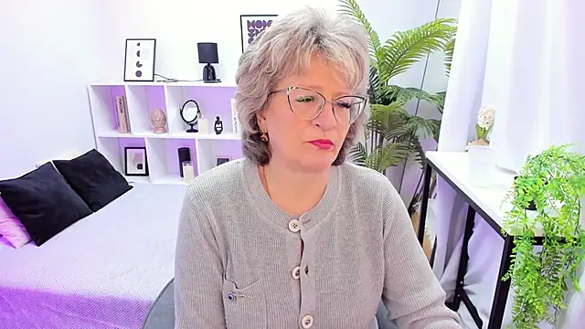 EvelynJoyful online show from November 24, 5:07 am