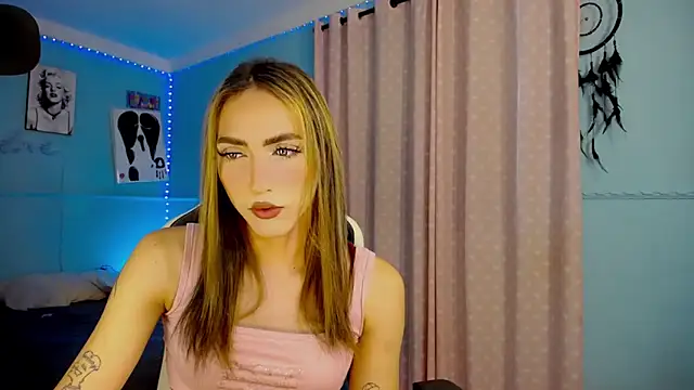 Snapshot of charlottesexxx chatting on November 27, 8:22 pm charlottesexxx online show from November 27, 8:22 pm