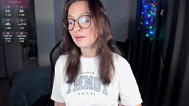 Snapshot of EllaFresh chatting on March 17, 9:13 pm EllaFresh online show from March 17, 9:13 pm