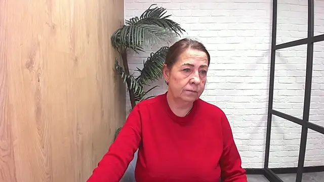 Snapshot of LindaPassionate chatting on April 2, 5:05 am LindaPassionate online show from April 2, 5:05 am