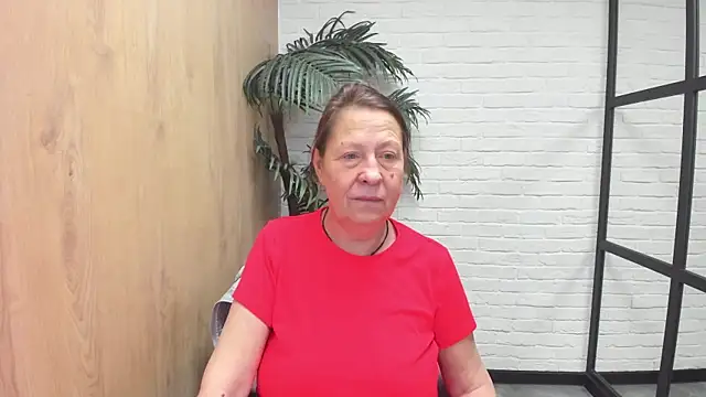 Snapshot of LindaPassionate chatting on April 26, 5:16 am LindaPassionate online show from April 26, 5:16 am