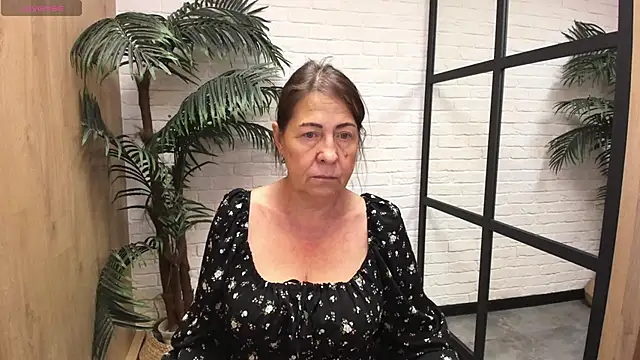 Snapshot of LindaPassionate chatting on June 12, 1:10 pm LindaPassionate online show from June 12, 1:10 pm