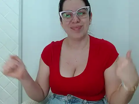 Snapshot of ashlymoon chatting on June 25, 12:21 am ashlymoon online show from June 25, 12:21 am