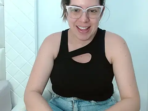 Snapshot of ashlymoon chatting on June 29, 11:49 pm ashlymoon online show from June 29, 11:49 pm