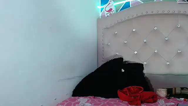 Snapshot of violetaass chatting on January 16, 11:31 pm violetaass online show from January 16, 11:31 pm