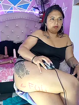Snapshot of violetaass chatting on June 5, 1:01 am violetaass online show from June 5, 1:01 am