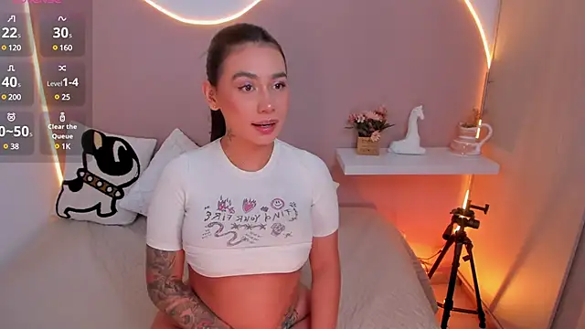 Snapshot of EllieMitchell chatting on December 22, 7:42 pm EllieMitchell online show from December 22, 7:42 pm