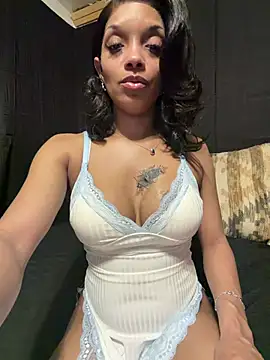 Snapshot of Rakiyahcharms chatting on May 30, 9:28 am Rakiyahcharms online show from May 30, 9:28 am